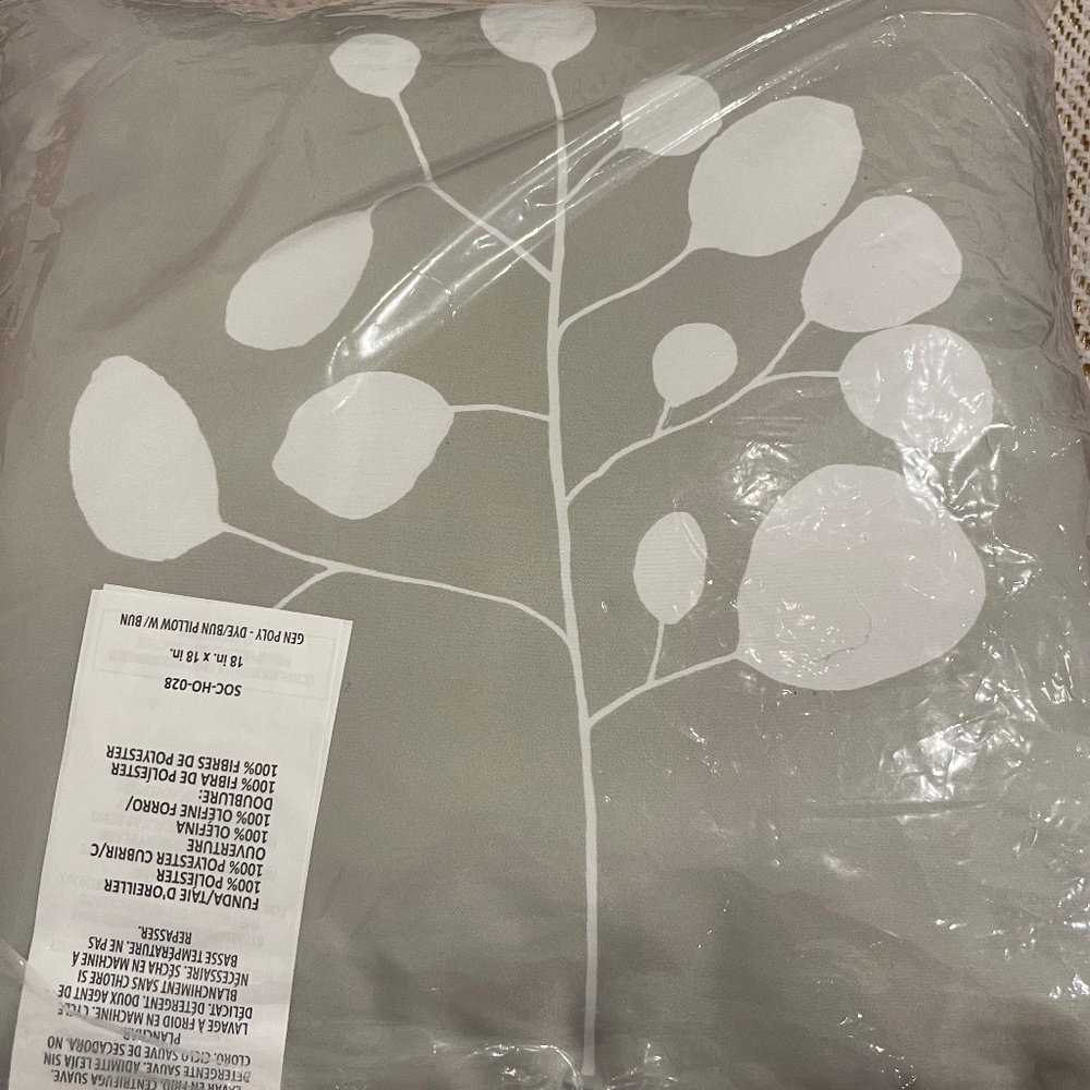 NWT Sage Green and Cream 18X18 Pillow in bag, Zippered, FabFitFun